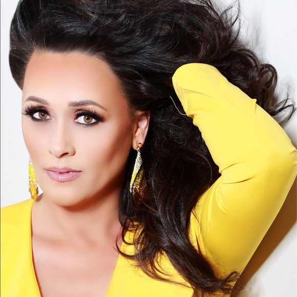 Meet your Posher, Sherlyn - Picture 3 of 4